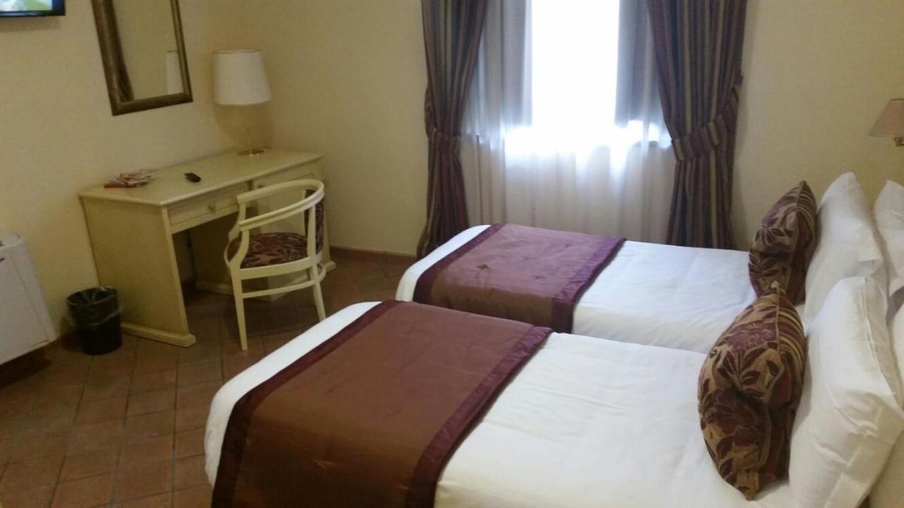 Hotel giardini del Novecento Lamezia Terme Esterno foto